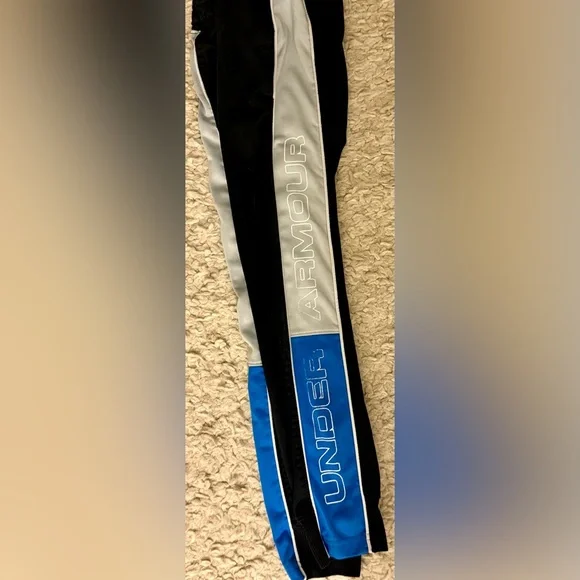 Boys Under Armour Track Pants Size 5 Black EUC - Picture 3 of 4